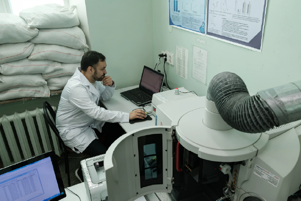 Scientific-Technological Complex "Institute of Single Crystals": Growing and Preserving