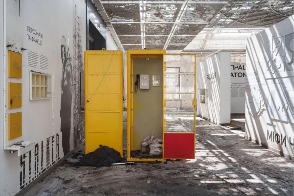 “Lost Worlds.” How the Russian strike ruined the Chornobyl Museum in Kyiv