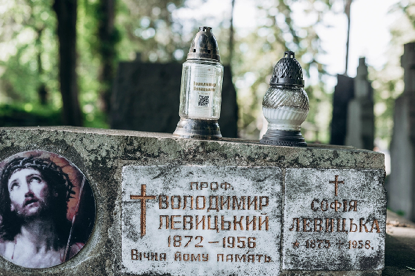 Розкриті могили. Як у Львові відновлюють памʼять про математичну школу
