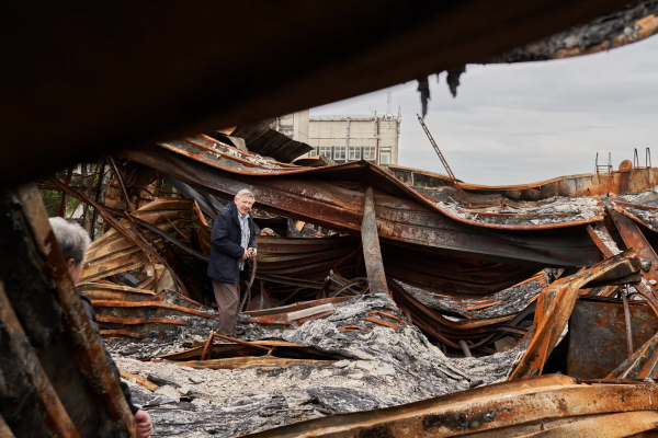 Explosive vs. electromagnetic waves