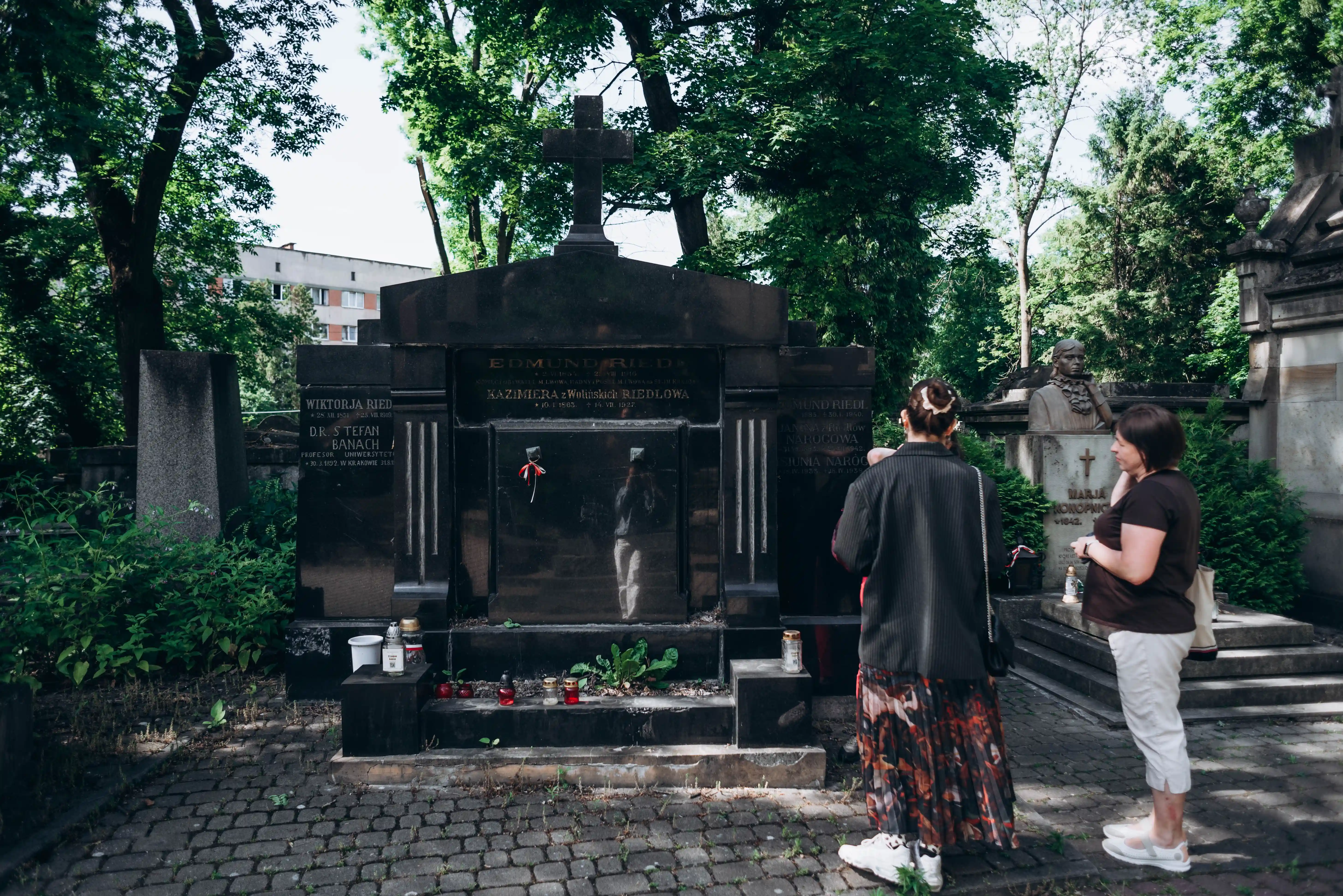 Uncovered Graves. How Lviv restores its memory about the school of mathematics №4