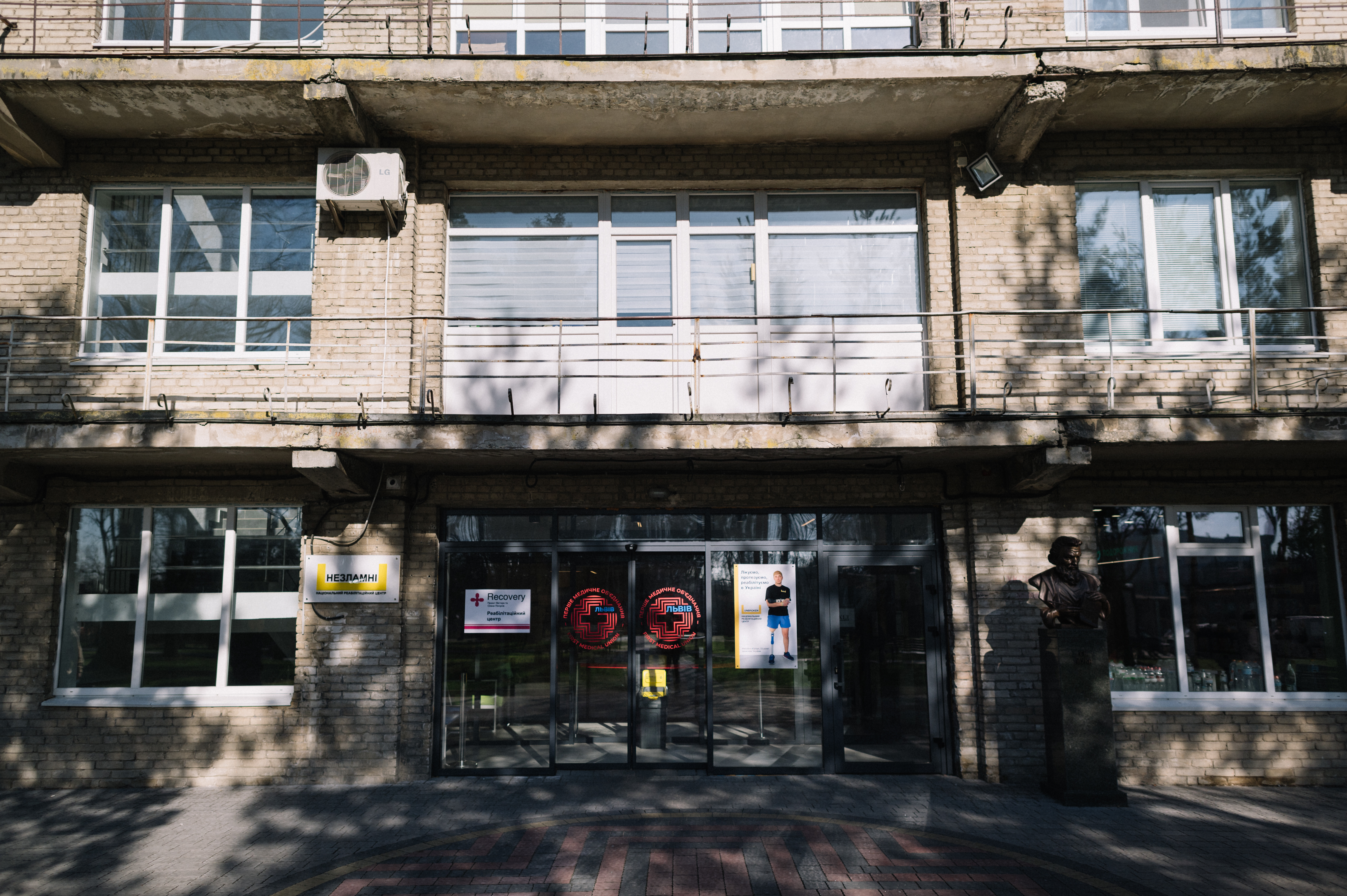 «Незламні»: Як працює опікове відділення під час великої війни №1