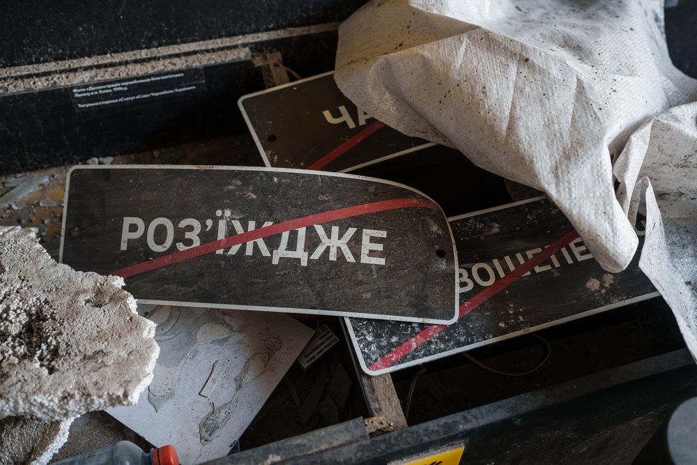 “Lost Worlds.” How the Russian strike ruined the Chornobyl Museum in Kyiv №9