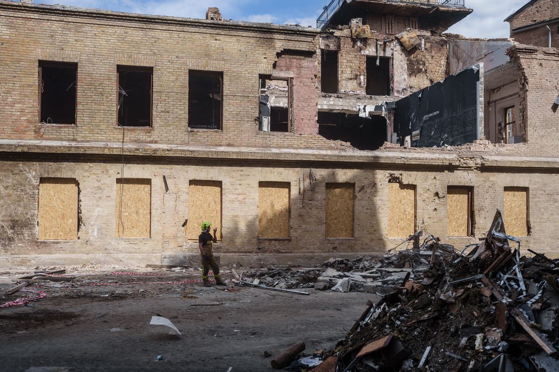 “Lost Worlds.” How the Russian strike ruined the Chornobyl Museum in Kyiv №2